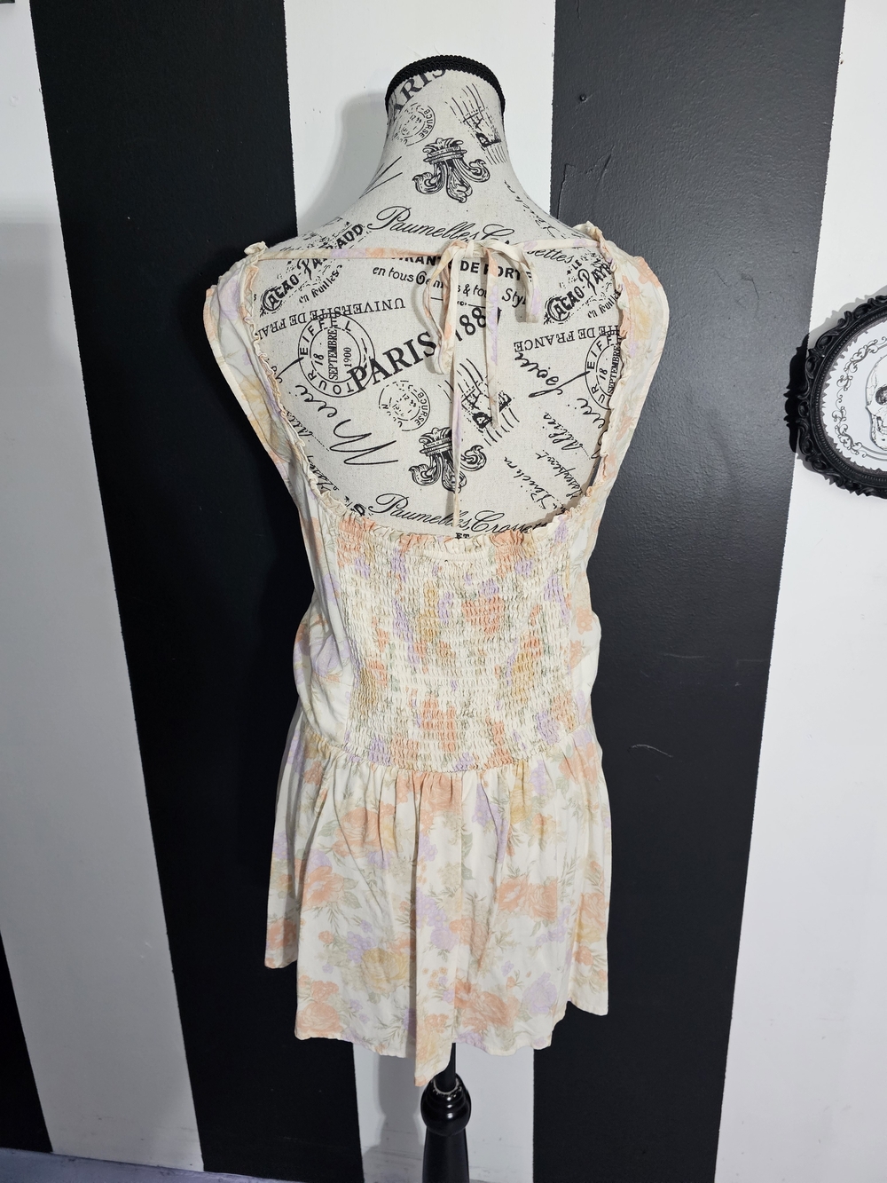 torrid Cream Floral Tie-Front Tank Top - Picture 4 of 7